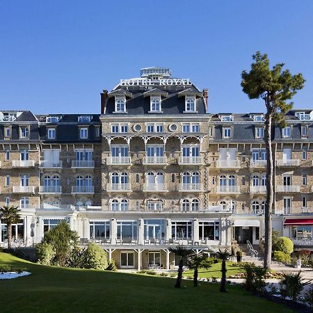 오텔 바리에르 르 루아얄 라볼르 호텔 La Baule 외부 사진