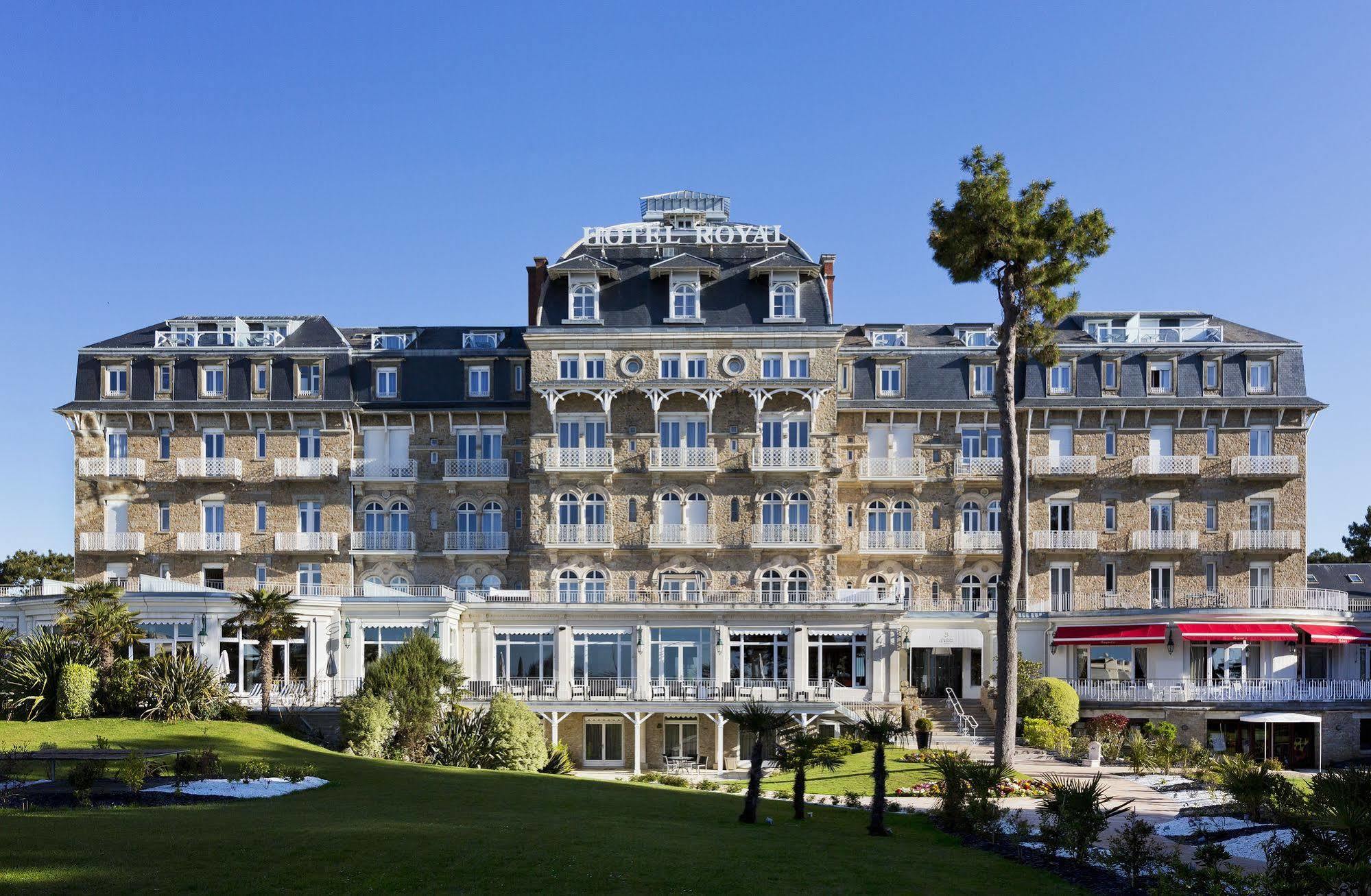 오텔 바리에르 르 루아얄 라볼르 호텔 La Baule 외부 사진